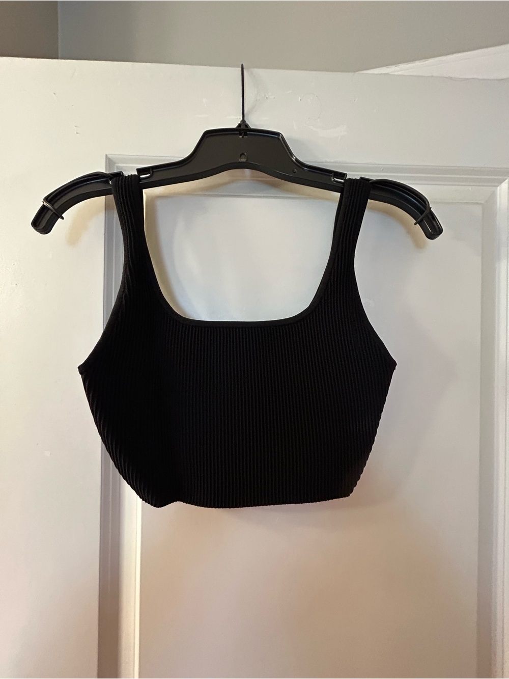 Black Ribbed Square-Neck Crop Babaton Tank Top - Women's